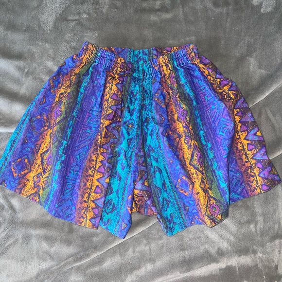 Vintage Vibrant Aztec Style Shorts - Picture 1 of 3
